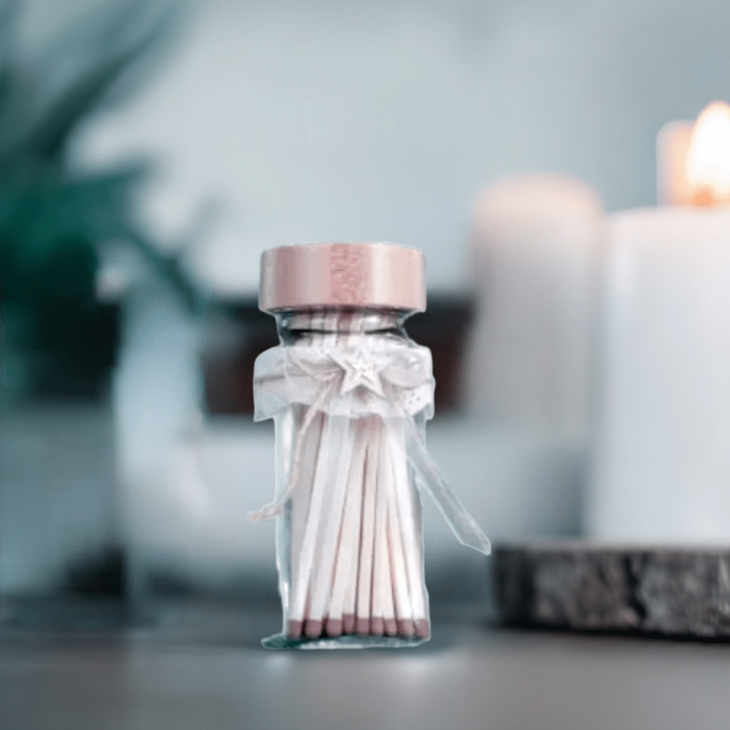 Streichhölzer im Glas mit Holzdeckel, Reibfläche und Schleife als Adventsgeschenk - Weihnachtsfabrik
