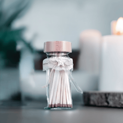 Streichhölzer im Glas mit Holzdeckel, Reibfläche und Schleife als Adventsgeschenk - Weihnachtsfabrik